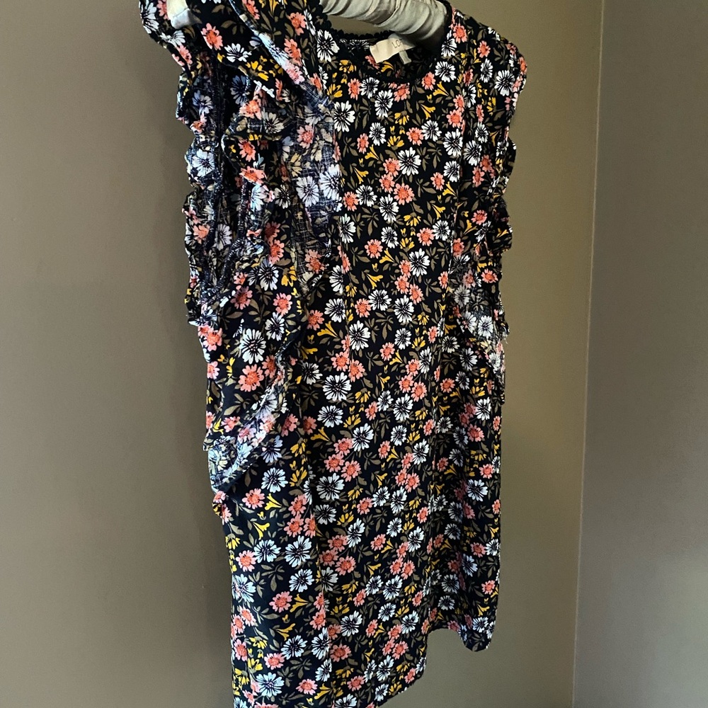 Loft sleeveless top with keyhole style opening in back in size M.